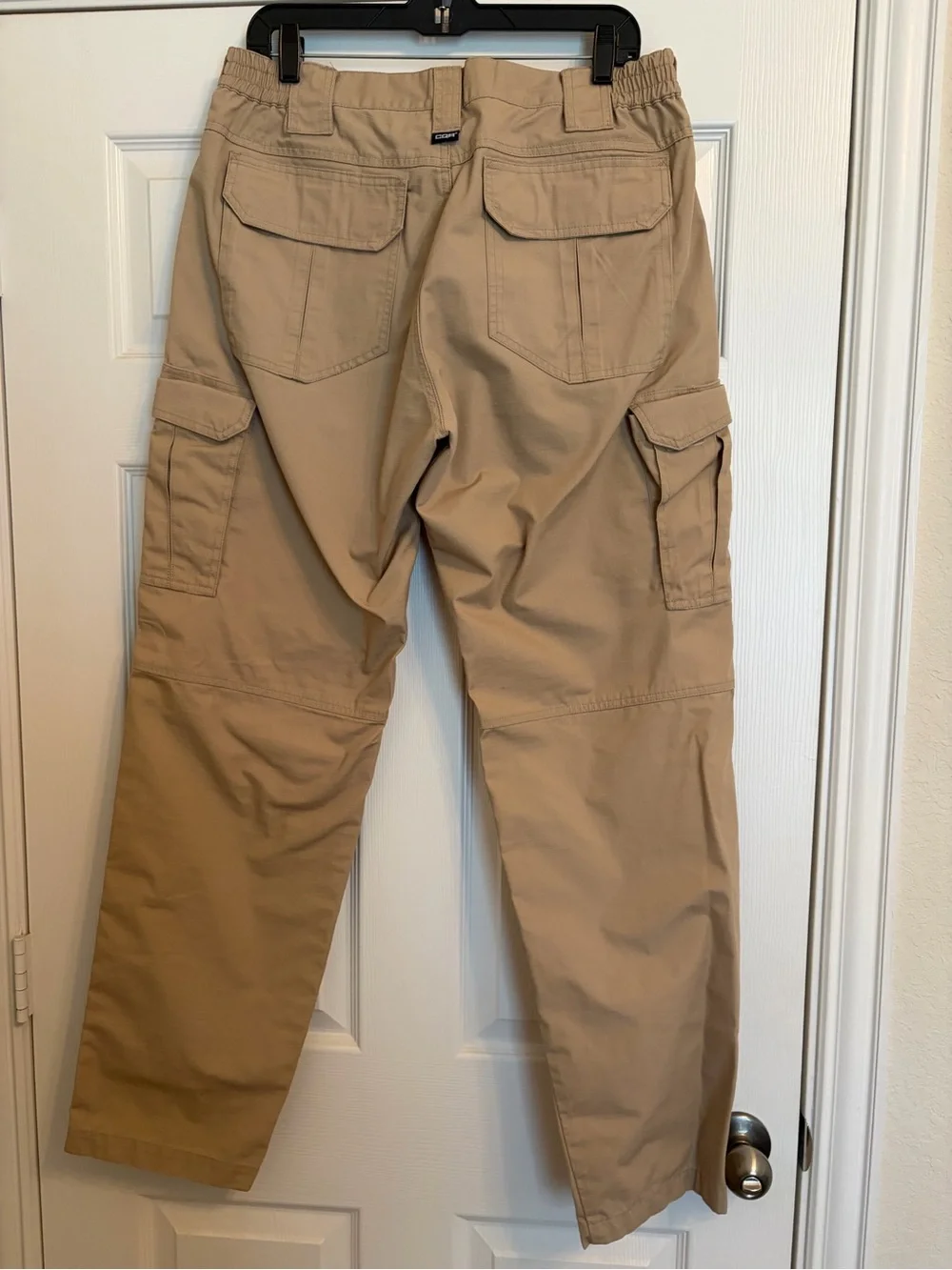 Casual Tan Cargo Pants with Utility Pockets - Unknown Brand